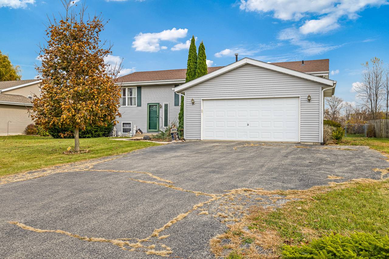 Capron, IL 61012,175 Harvest Moon Trail