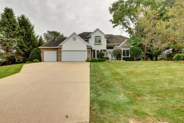 53 Carriage Hill Drive, Sterling, IL 61081