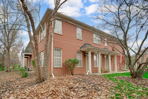 Northbrook, IL 60062,1011 Kensington Drive