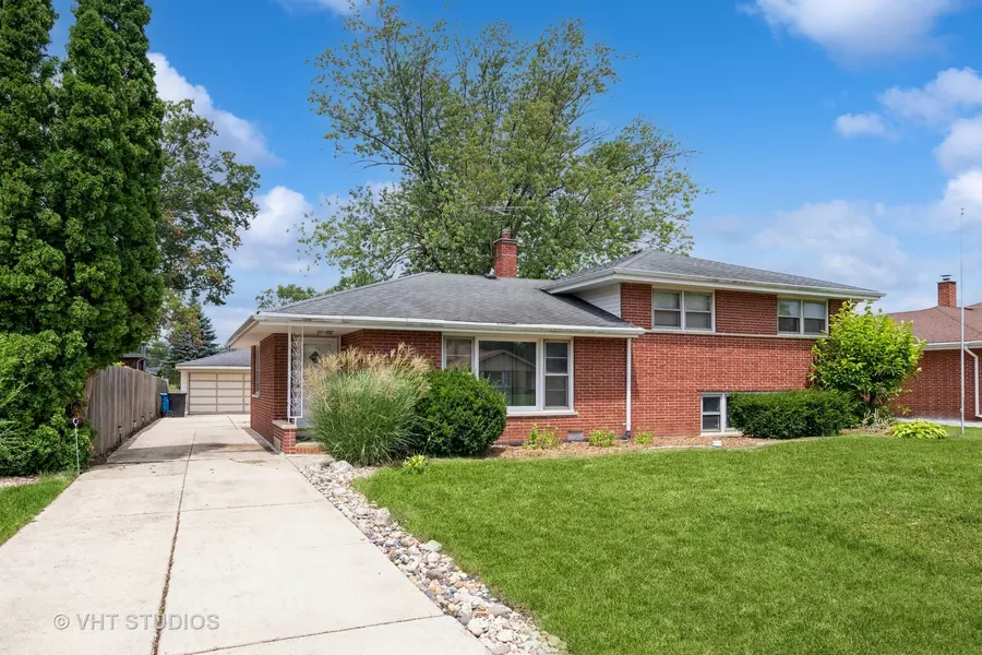 6836 W Linden W Drive, Palos Heights, IL 60463