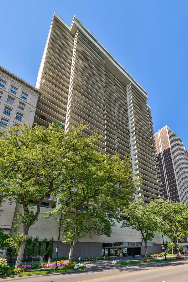 1212 N Lake Shore Drive #8CN, Chicago, IL 60610