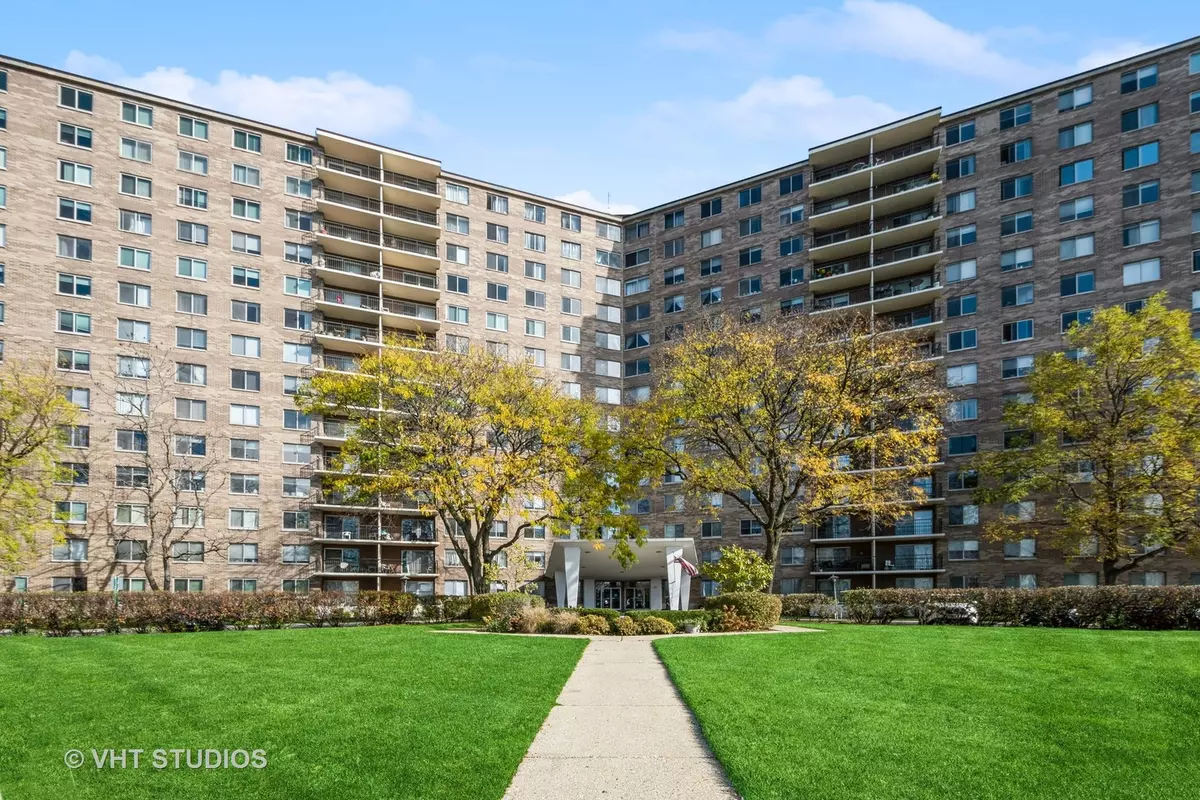 Chicago, IL 60645,7141 N Kedzie Avenue #1003