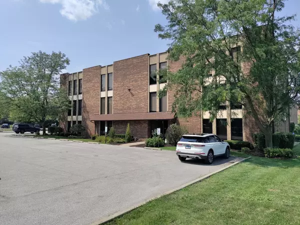 Palos Heights, IL 60463,7800 W COLLEGE Drive #2W