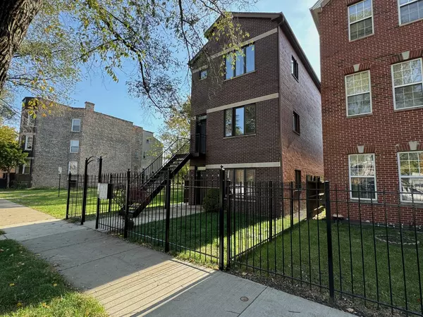 Chicago, IL 60612,3037 W Polk Avenue #2