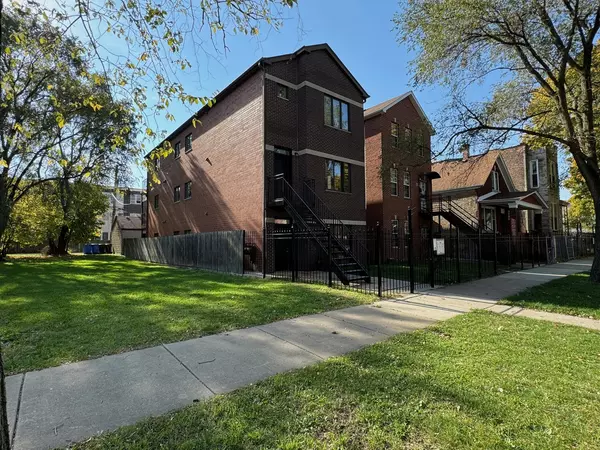 Chicago, IL 60612,3037 W Polk Avenue #2