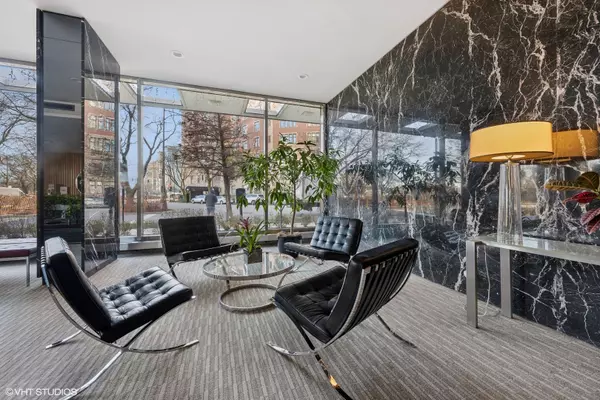 Chicago, IL 60613,3900 N Lake Shore Drive #6D