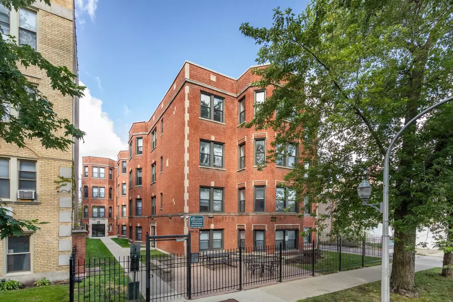 7526 N Seeley Avenue #101, Chicago, IL 60645