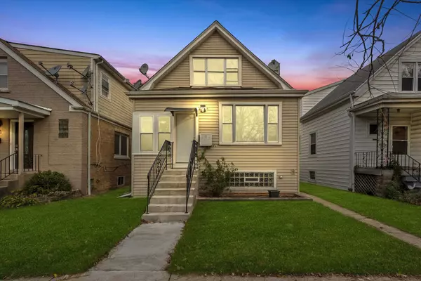 5946 W Eastwood Avenue, Chicago, IL 60630