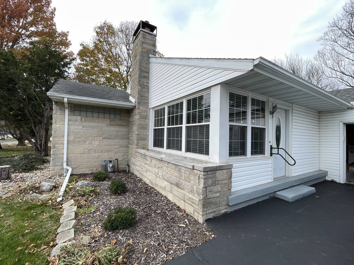 Carlock, IL 61725,212 E Douglas E Street