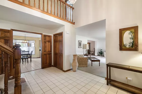 Schaumburg, IL 60173,1516 Burberry Lane