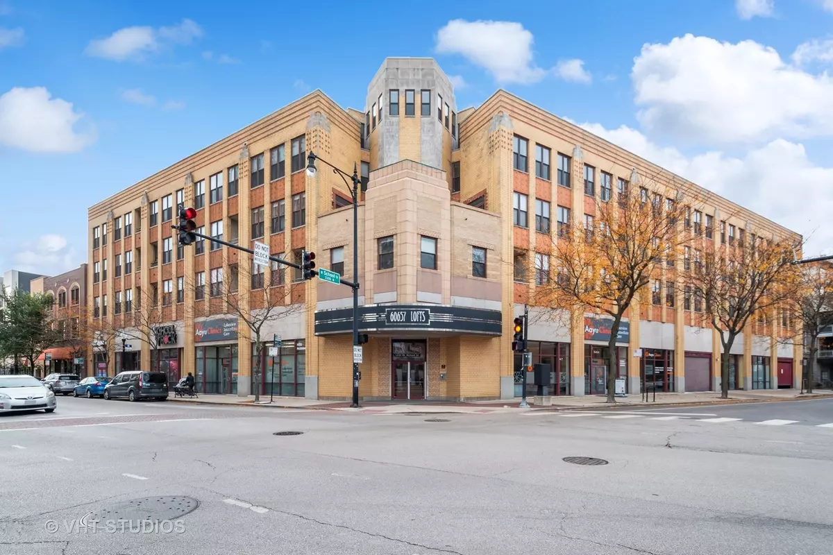 Chicago, IL 60657,1645 W School Street #217