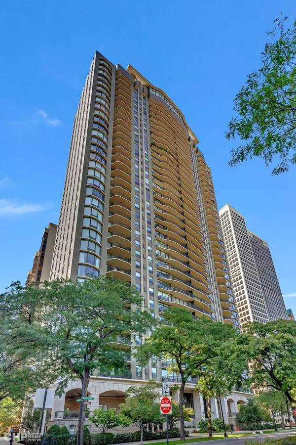 1040 N Lake Shore Drive #17B, Chicago, IL 60611