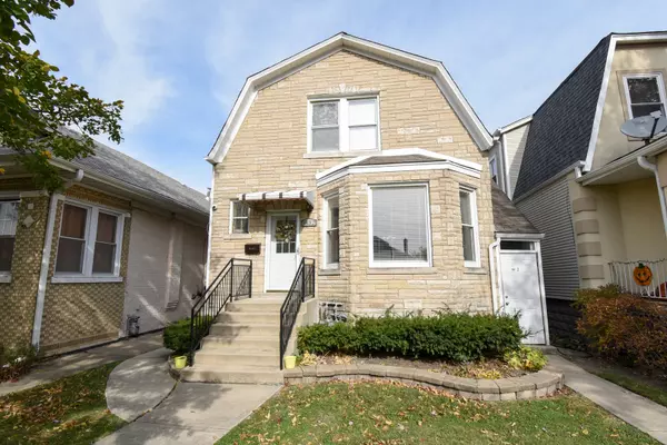 5832 W Cornelia Avenue, Chicago, IL 60634