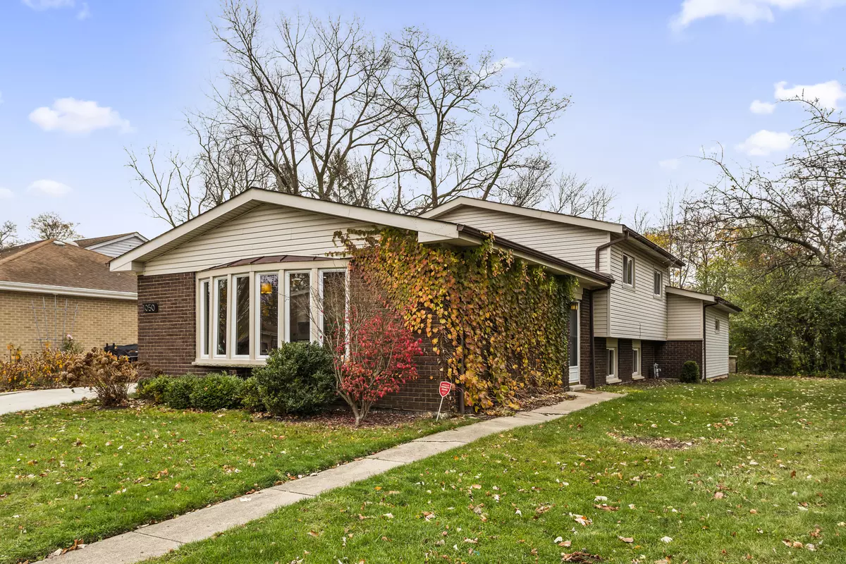 Highland Park, IL 60035,1050 Devonshire Court