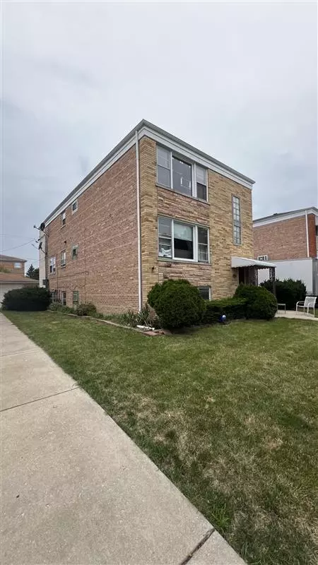 8722 N Elmore Street, Niles, IL 60714