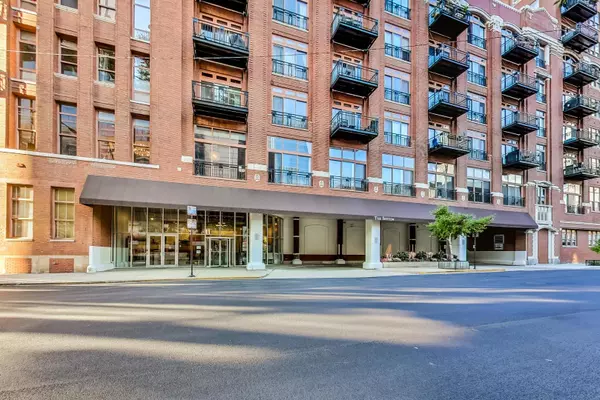 Chicago, IL 60654,360 W ILLINOIS Street #7C