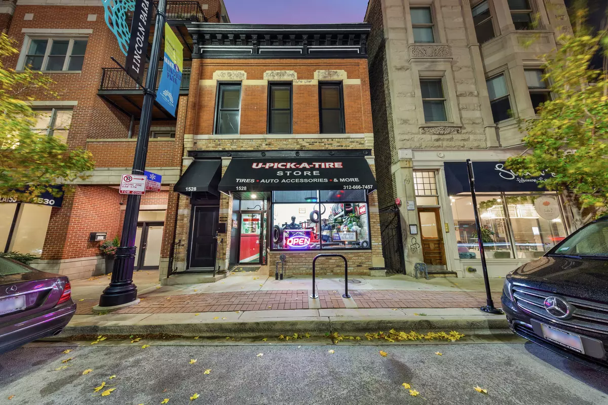 Chicago, IL 60614,1528 W Fullerton Avenue