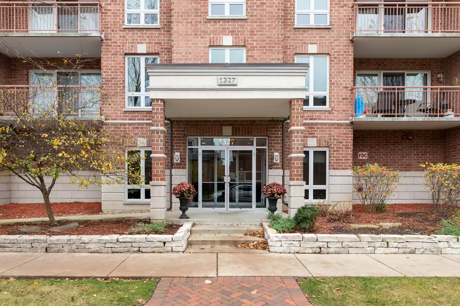 1327 E Washington Street #506, Des Plaines, IL 60016