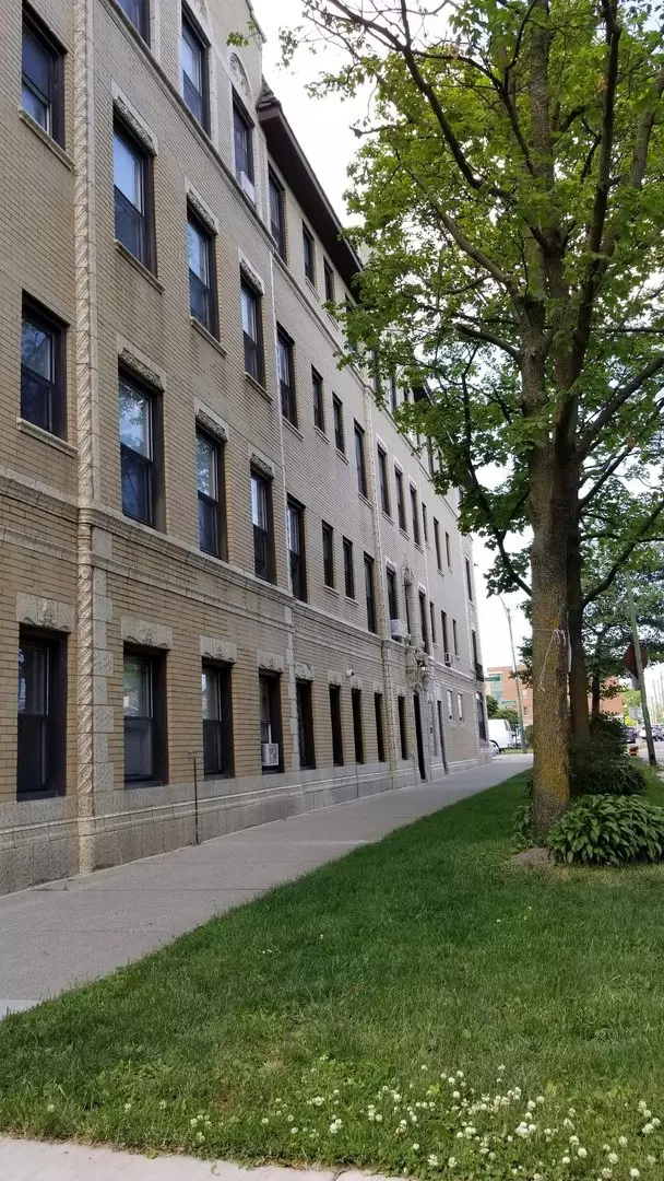 Chicago, IL 60625,4764 N Virginia Avenue #214