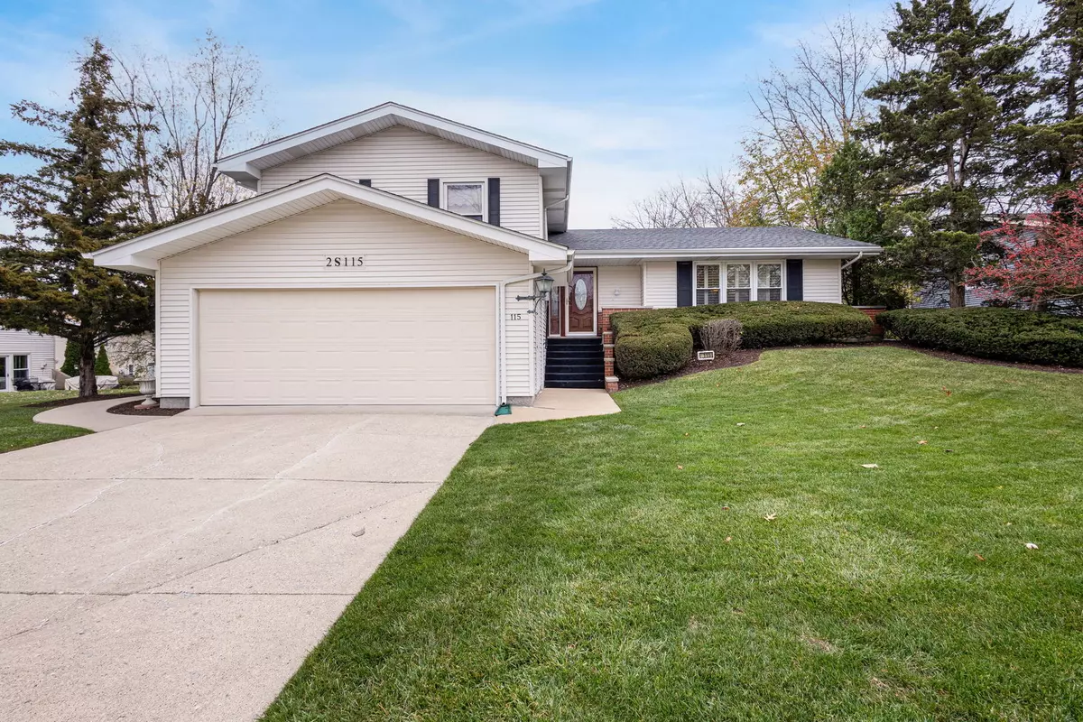 Glen Ellyn, IL 60137,2S115 Monticello Court