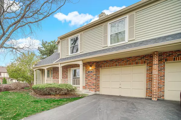 1352 Queensgreen Circle, Naperville, IL 60563