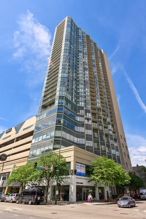 111 W Maple Street #905, Chicago, IL 60610