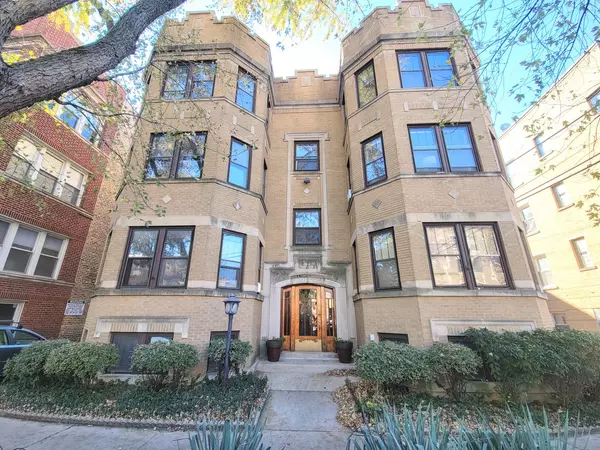 1613 W Farwell Avenue #302, Chicago, IL 60626