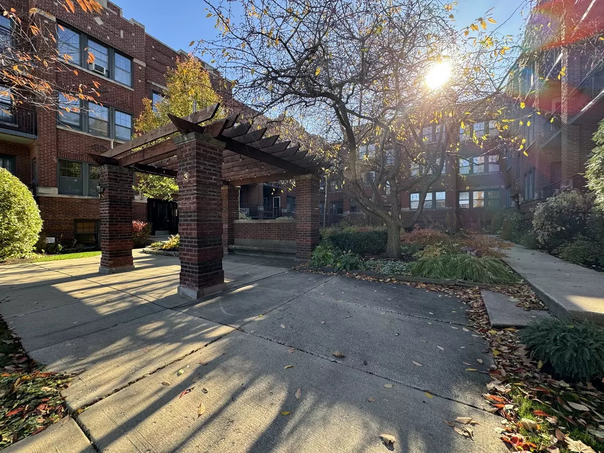 Oak Park, IL 60304,635 Garfield Street #2