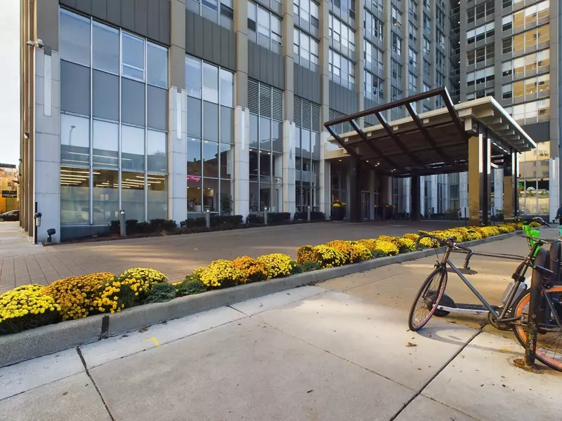 655 W Irving Park Road #1710, Chicago, IL 60613