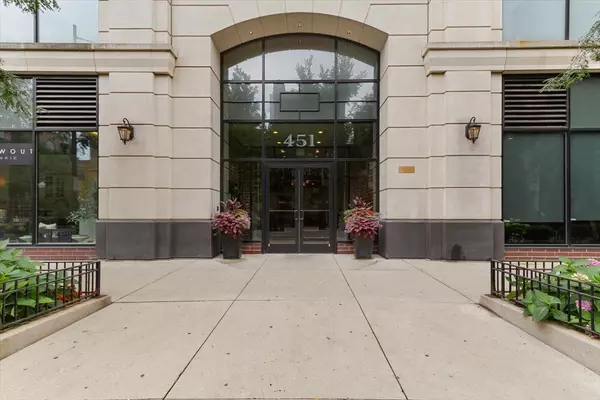 451 W HURON Street #1406, Chicago, IL 60654