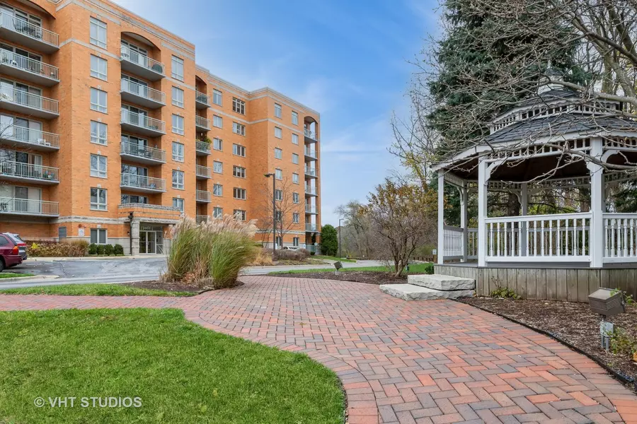 6801 N Milwaukee Avenue #306, Niles, IL 60714