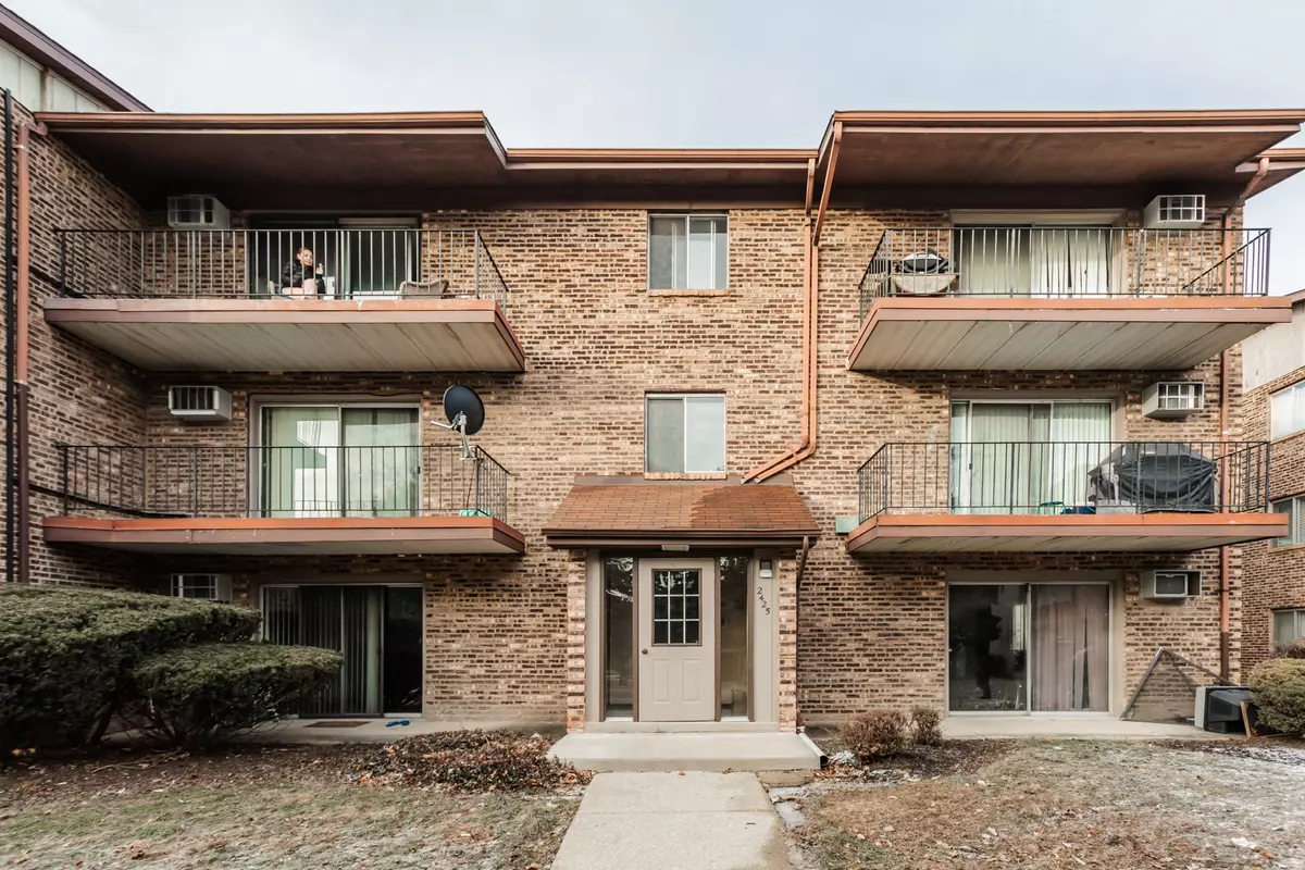 Woodridge, IL 60517,2425 Spring Street #4401