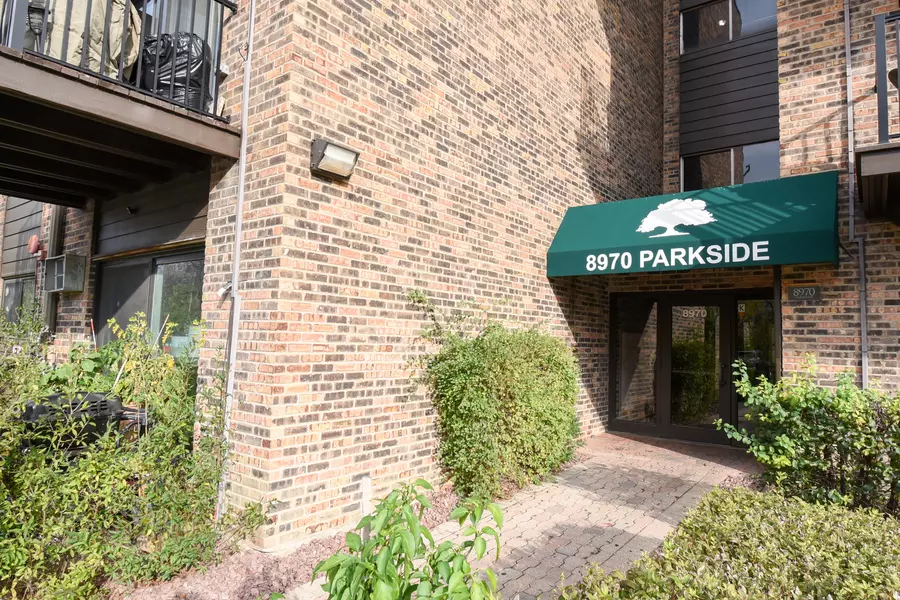 8970 N Parkside Avenue #202, Des Plaines, IL 60016