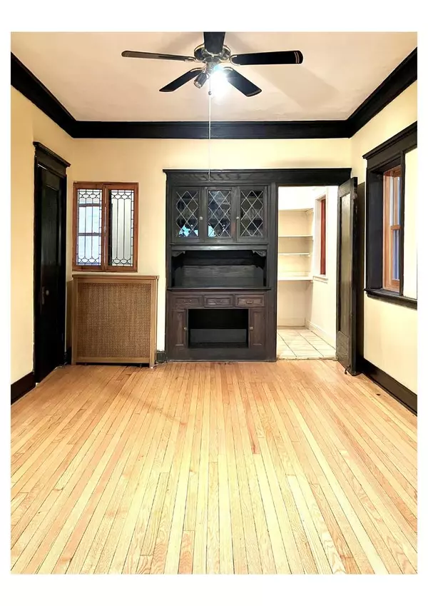 Chicago, IL 60637,5716 S KENWOOD Avenue #1