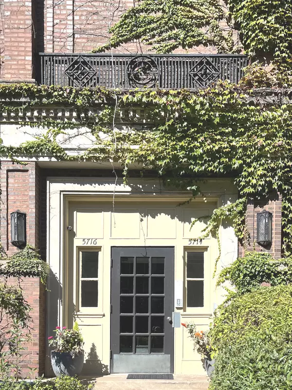 Chicago, IL 60637,5716 S KENWOOD Avenue #1