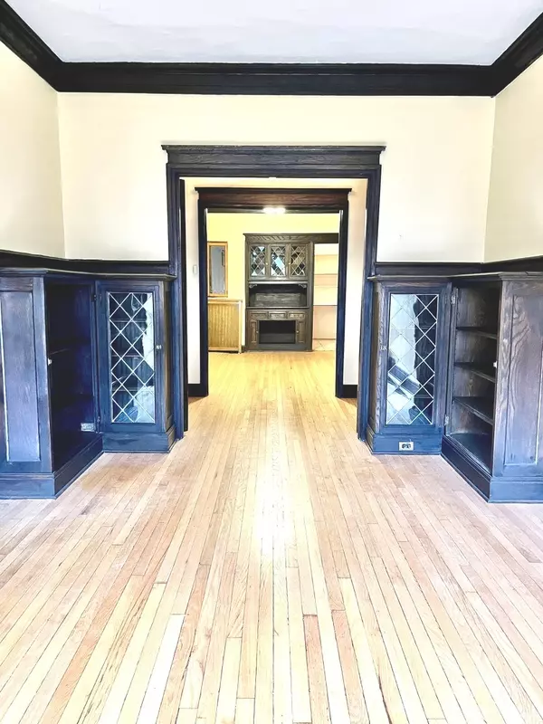 Chicago, IL 60637,5716 S KENWOOD Avenue #1