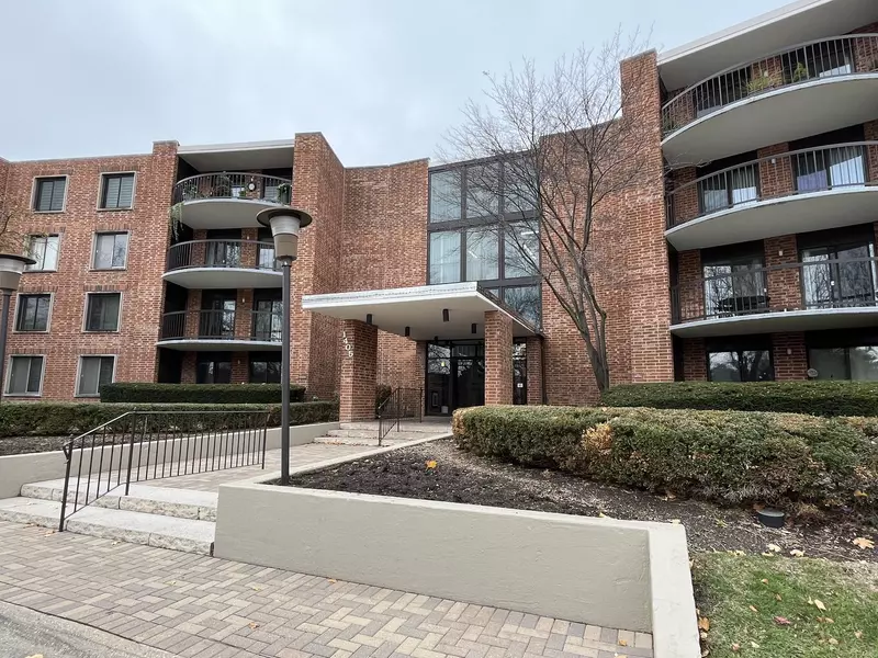 1405 E Central Road #305A, Arlington Heights, IL 60005