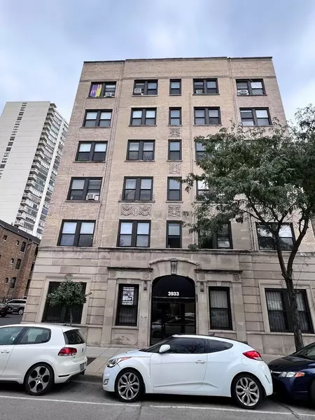 3933 N Clarendon Avenue #502, Chicago, IL 60613