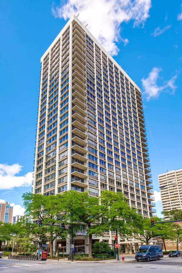 88 W Schiller Street #2107L, Chicago, IL 60610