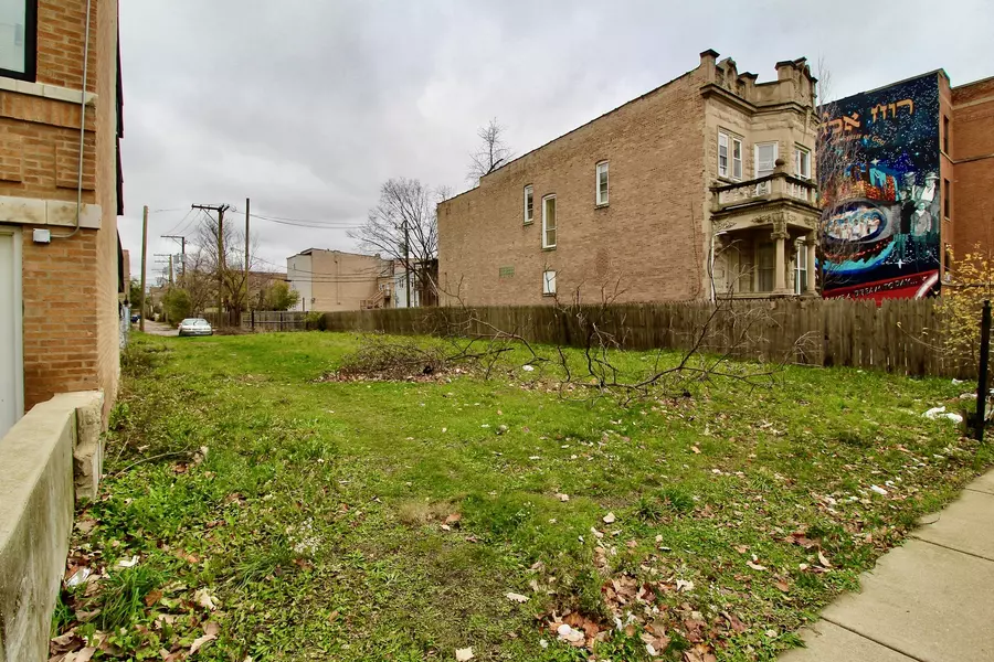 3712 W Douglas Boulevard, Chicago, IL 60623