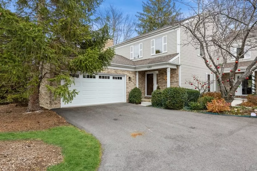 Hinsdale, IL 60521,5701 Foxgate Lane