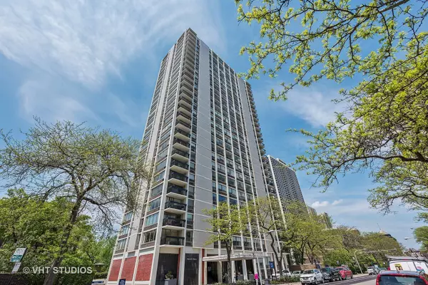 1455 N Sandburg Terrace #806B, Chicago, IL 60610