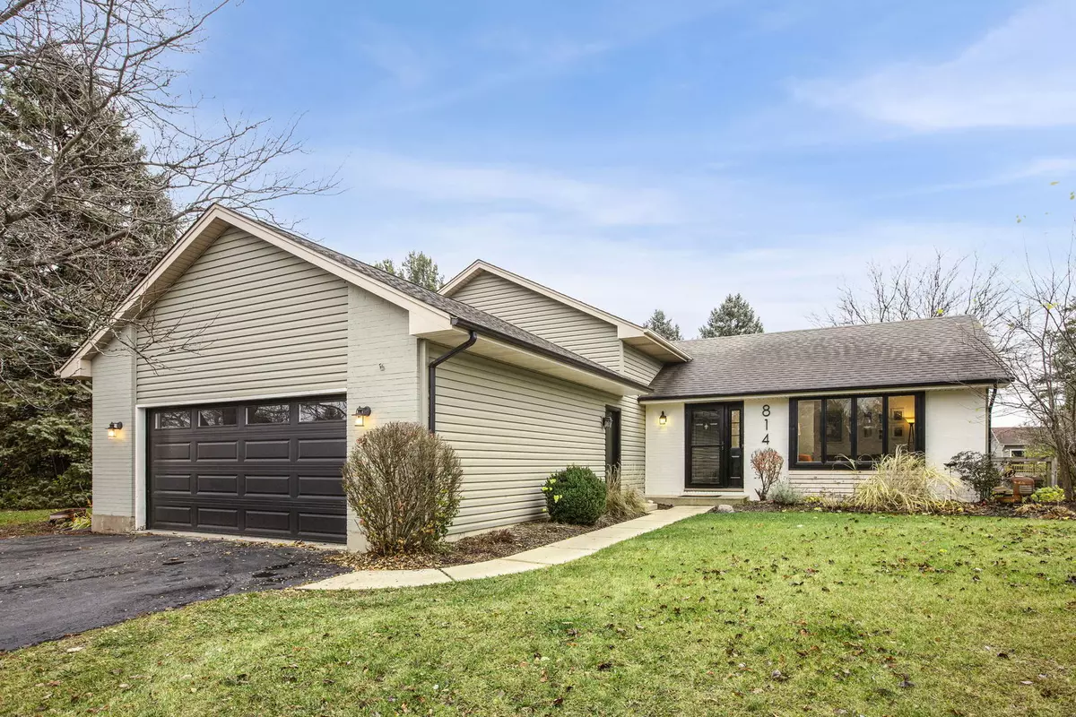 Woodstock, IL 60098,814 roger Road