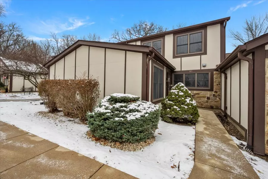 25 White Oak Circle, St. Charles, IL 60174