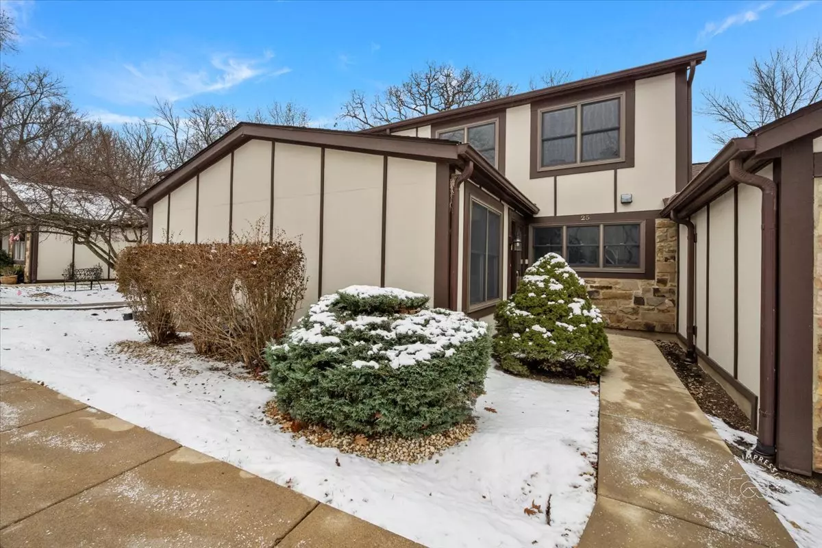 St. Charles, IL 60174,25 White Oak Circle