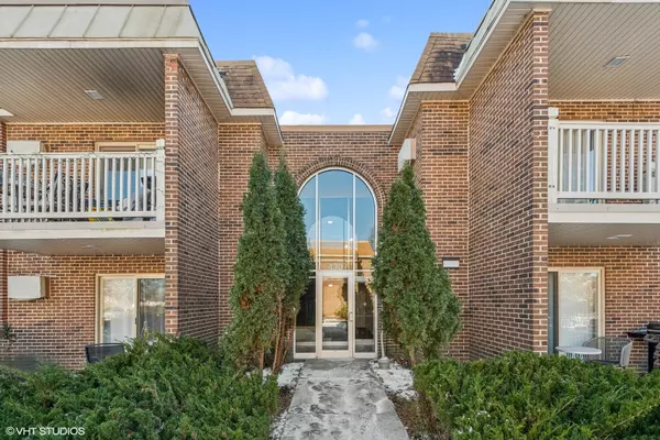 430 N Wilke Road #203, Palatine, IL 60074