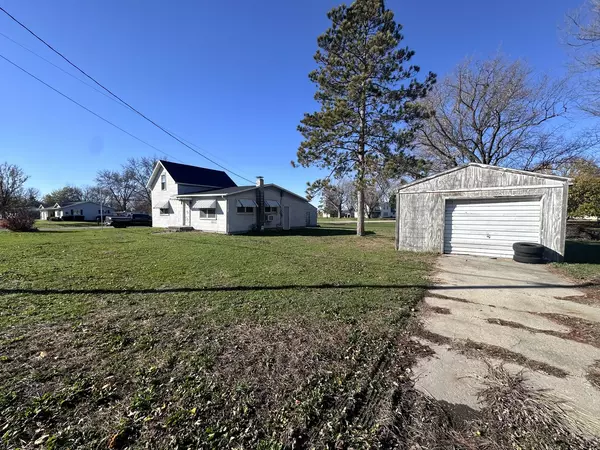 Lyndon, IL 61261,305 W Commercial Street