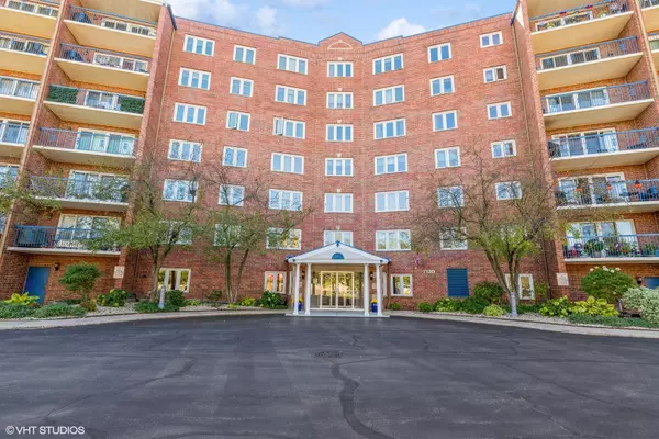 7120 N Milwaukee Avenue #204, Niles, IL 60714