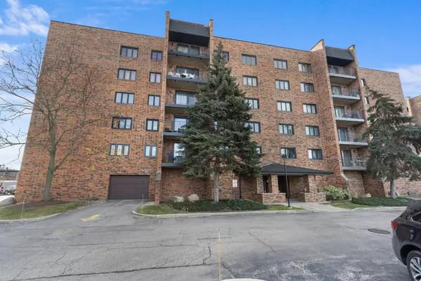 9357 Landings Lane #306, Des Plaines, IL 60016