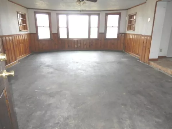 Aroma Park, IL 60910,214 E 3RD Street